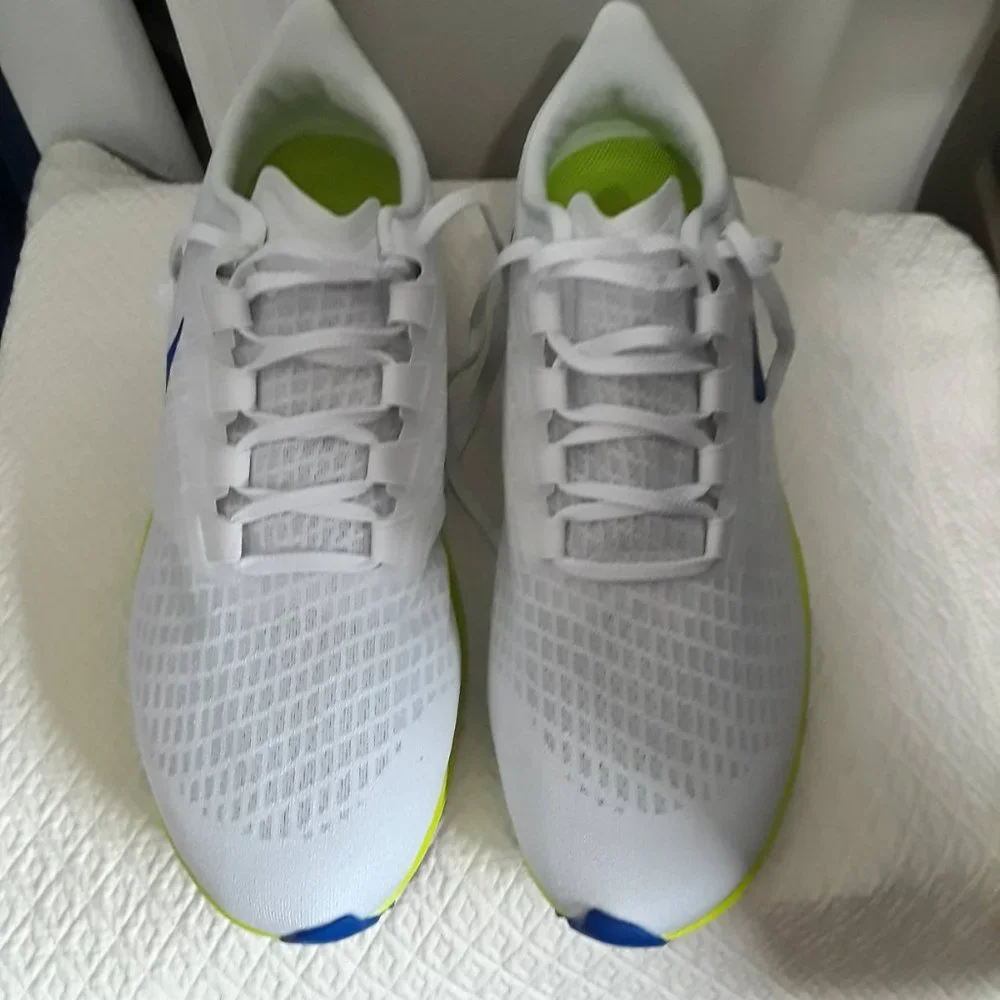 Nike Air Zoom Pegasus 37 Low Top Sneakers